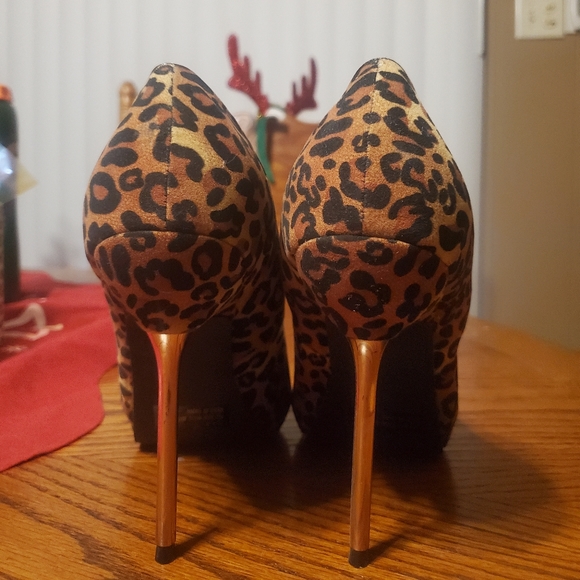 Charlotte Russe, size 9 leopard print high heels shows only worn once! - Picture 3 of 3